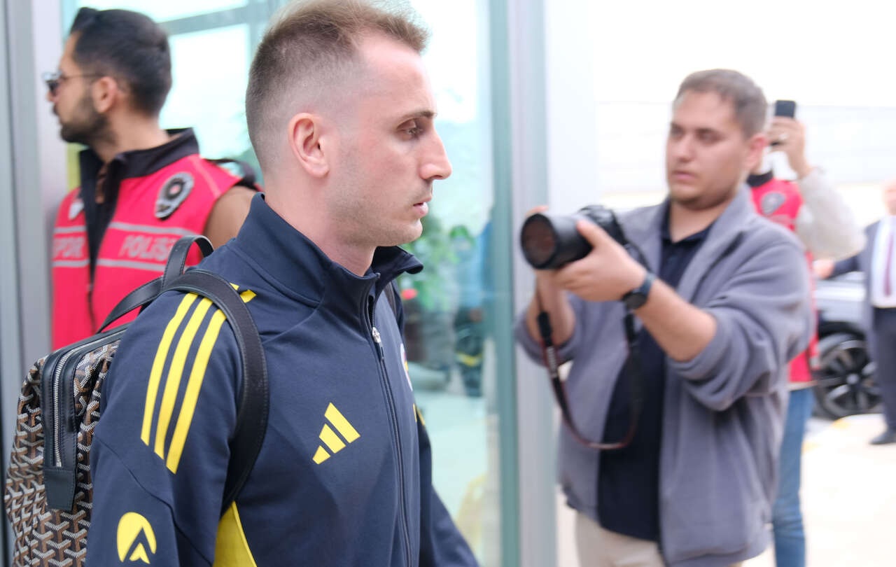 Fenerbahçe kafilesi Konya’ya geldi, taraftar böyle karşıladı 16