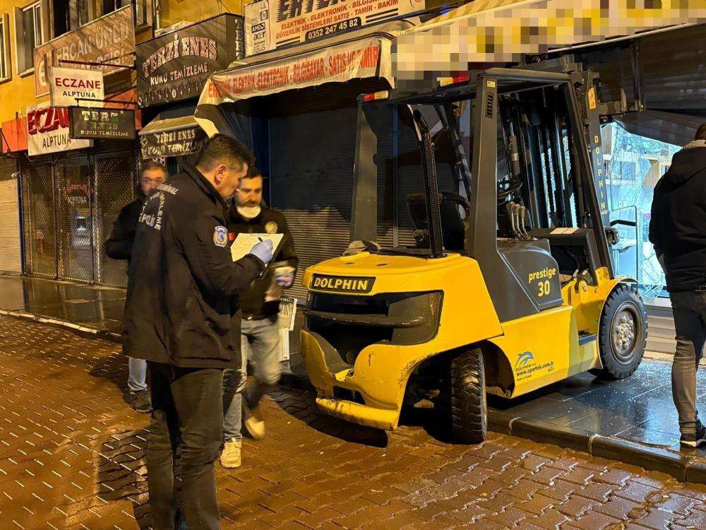 Forkliftle kuyumcu soyup eşekle kaçmıştı! Dünyada viral olan hırsıza 9 yıl hapis 4