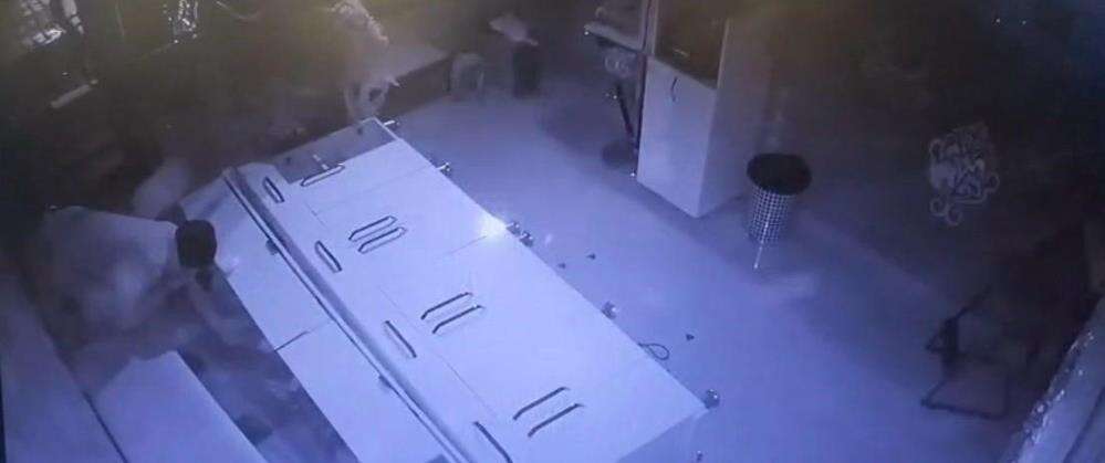 Forkliftle kuyumcu soyup eşekle kaçmıştı! Dünyada viral olan hırsıza 9 yıl hapis 7