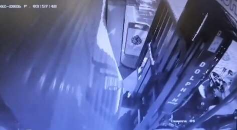 Forkliftle kuyumcu soyup eşekle kaçmıştı! Dünyada viral olan hırsıza 9 yıl hapis 11
