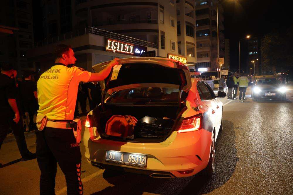 Şampiyonluk konvoyundan çıkan alkollü sürücü motosiklete çarptı 1