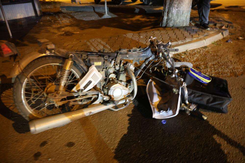 Şampiyonluk konvoyundan çıkan alkollü sürücü motosiklete çarptı 4