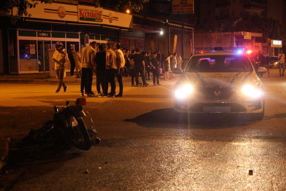 Şampiyonluk konvoyundan çıkan alkollü sürücü motosiklete çarptı 2