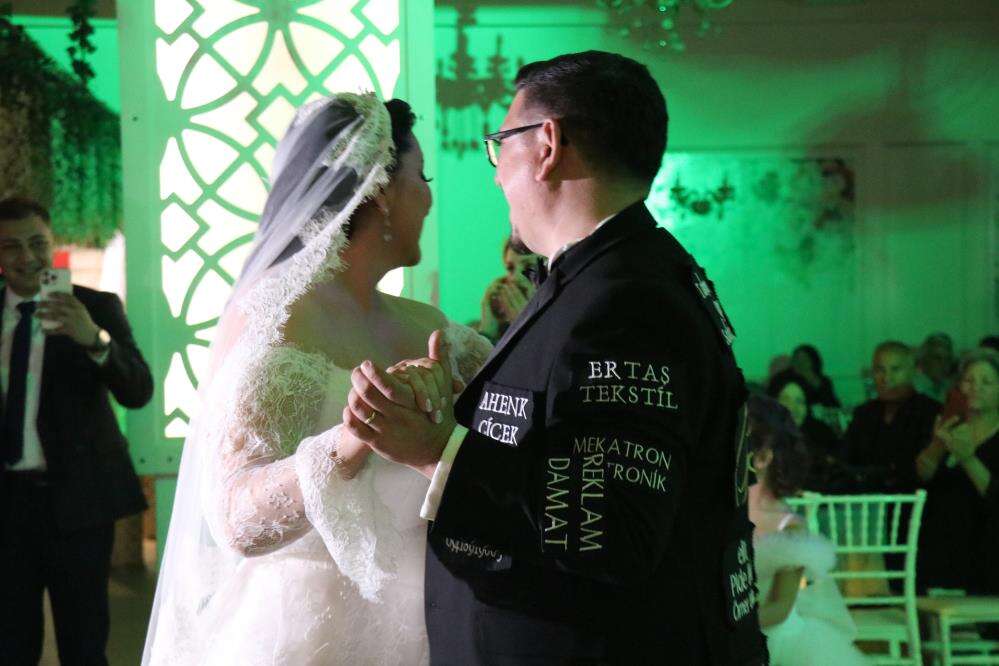 Görenleri hayrete düşüren düğün! Damat, masraflara ilginç bir çözüm buldu 7
