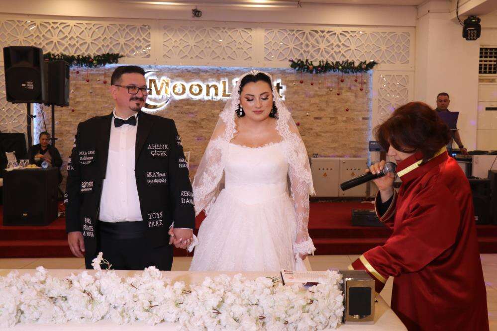 Görenleri hayrete düşüren düğün! Damat, masraflara ilginç bir çözüm buldu 11