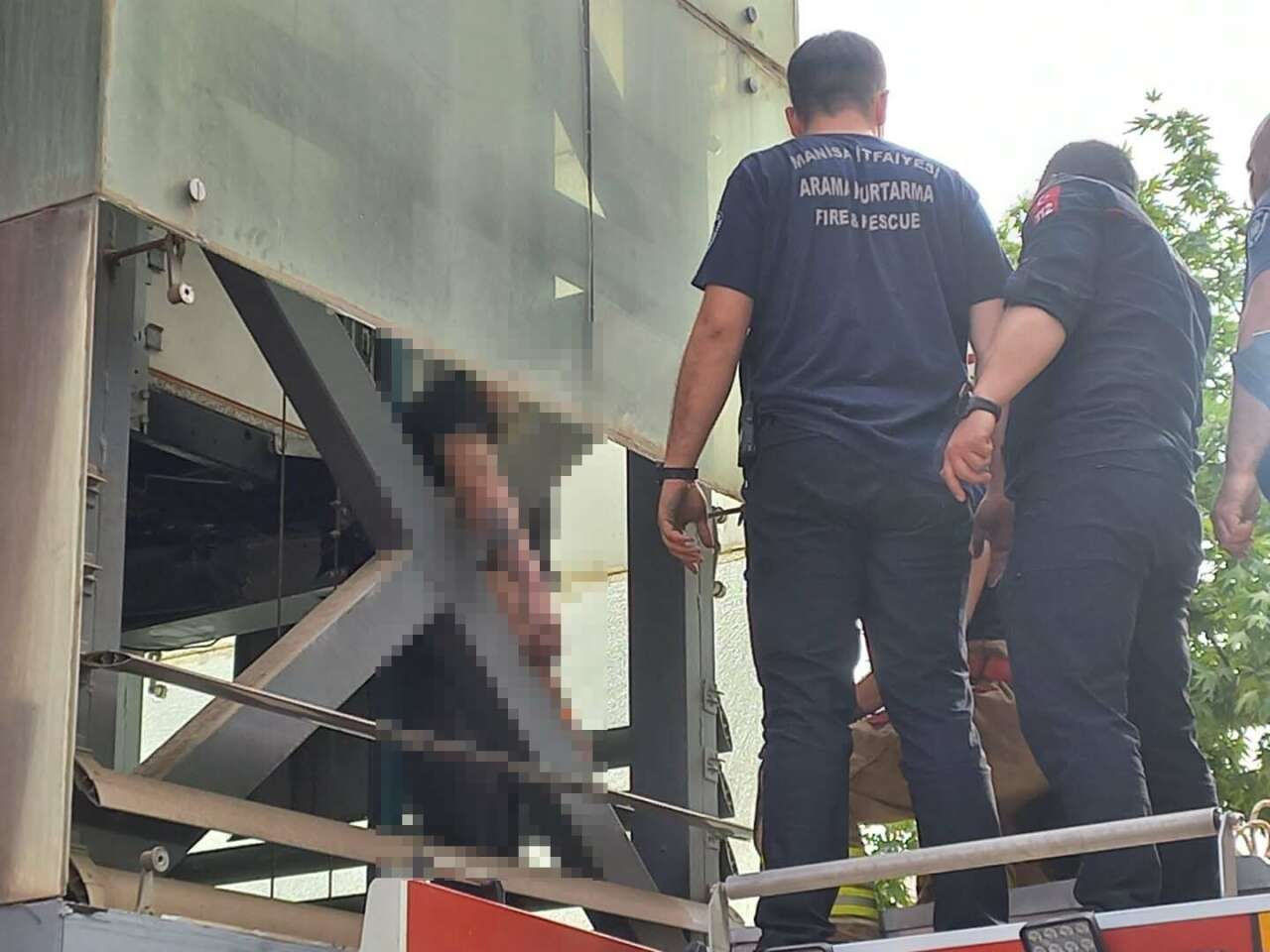 Üst geçit asansöründe feci ölüm! 2 çocuk babası hayatını kaybetti 2