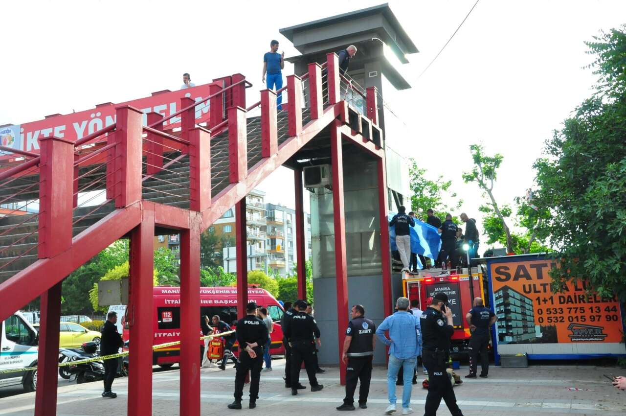 Üst geçit asansöründe feci ölüm! 2 çocuk babası hayatını kaybetti 6