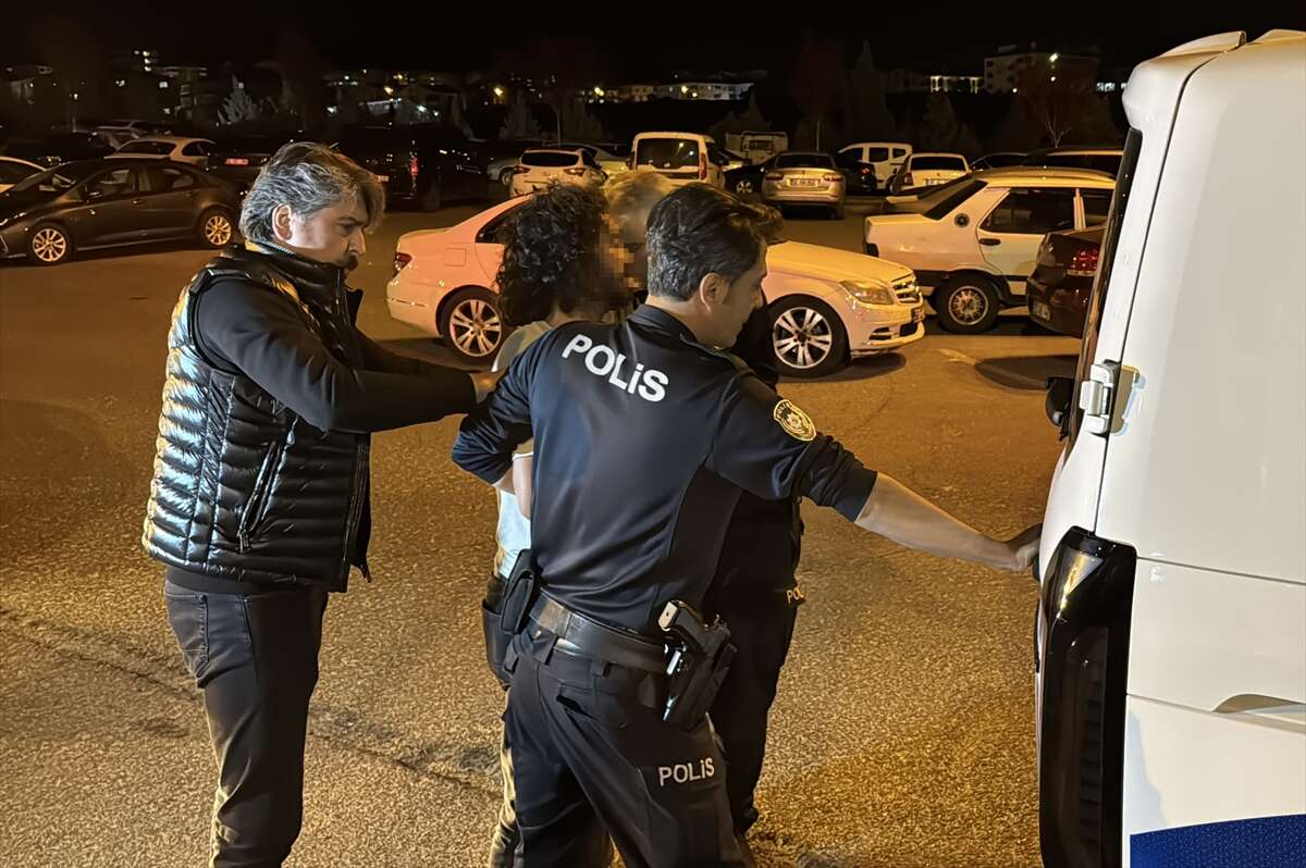 Ambulans çağırdıkları evde bıçaklı kavga çıktı, sağlık ekipleri mahsur kaldı 5