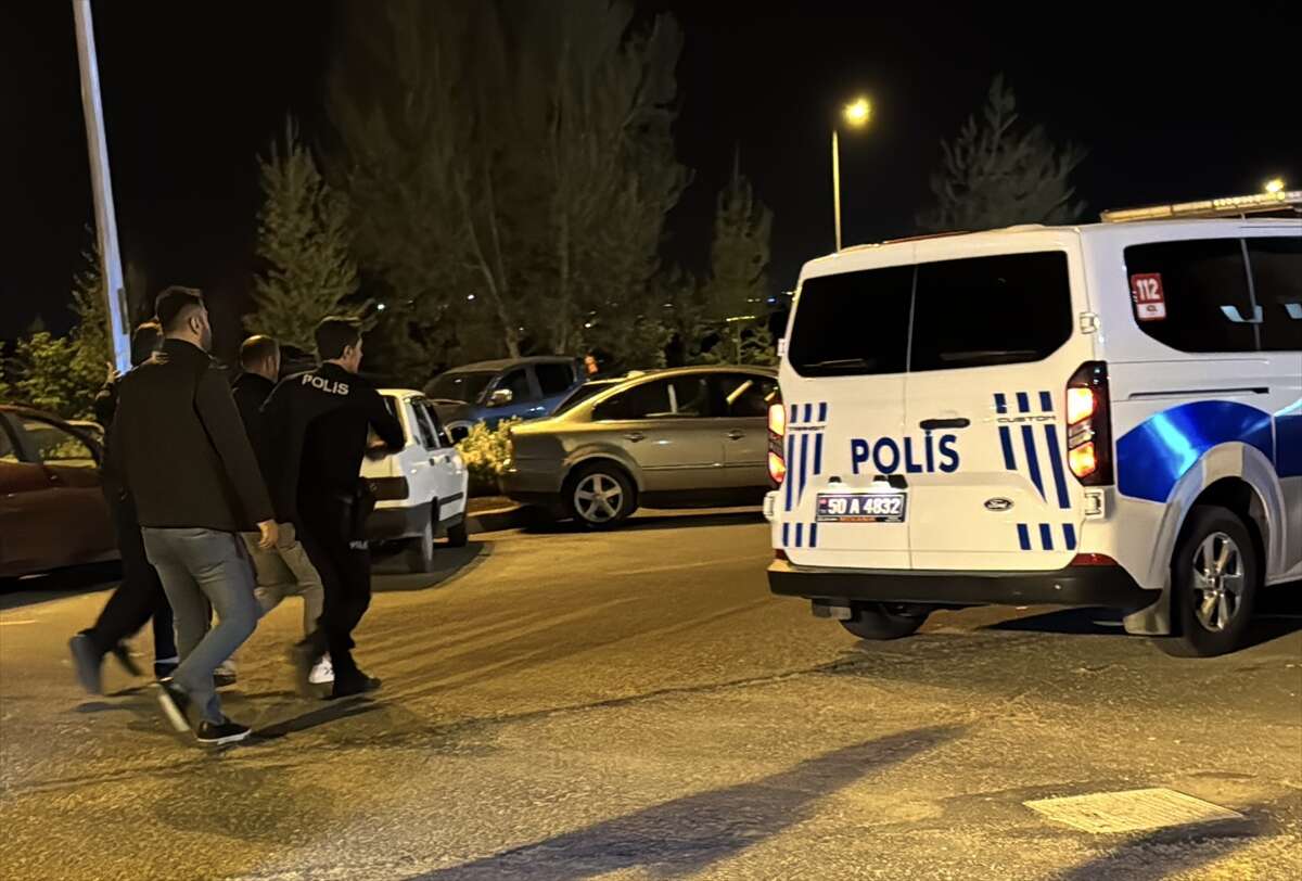 Ambulans çağırdıkları evde bıçaklı kavga çıktı, sağlık ekipleri mahsur kaldı 2