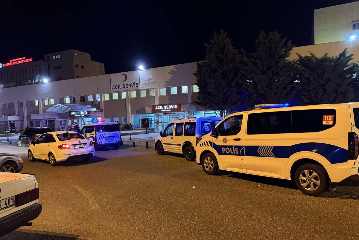 Ambulans çağırdıkları evde bıçaklı kavga çıktı, sağlık ekipleri mahsur kaldı 1