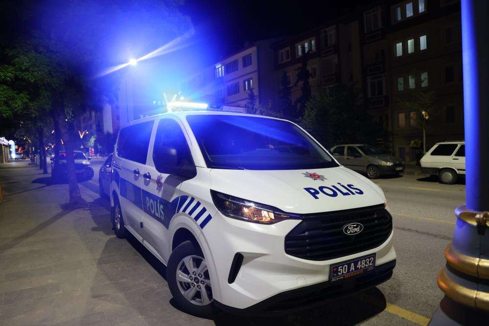 Ambulans çağırdıkları evde bıçaklı kavga çıktı, sağlık ekipleri mahsur kaldı 3