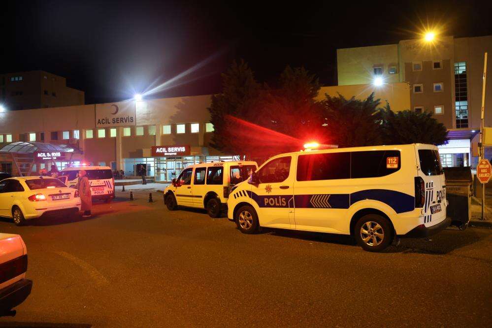 Ambulans çağırdıkları evde bıçaklı kavga çıktı, sağlık ekipleri mahsur kaldı 6