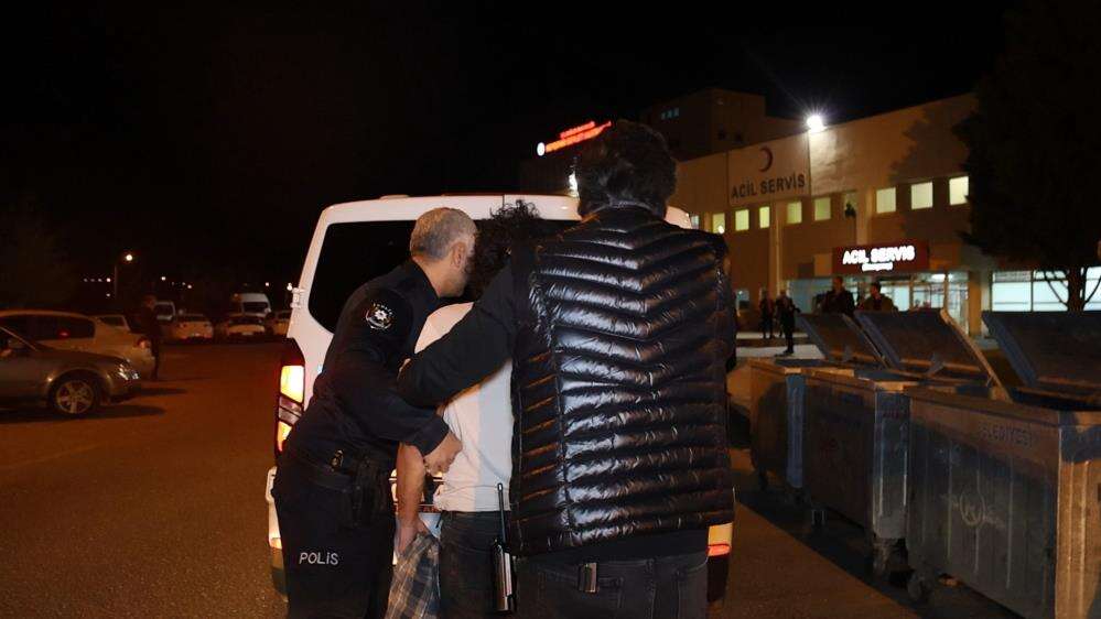Ambulans çağırdıkları evde bıçaklı kavga çıktı, sağlık ekipleri mahsur kaldı 8