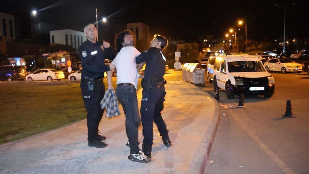 Ambulans çağırdıkları evde bıçaklı kavga çıktı, sağlık ekipleri mahsur kaldı 9