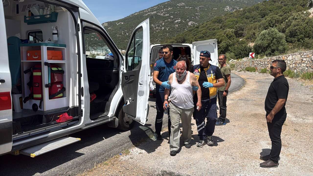 Bariyere giren araç bu hale geldi, sürücü sağ kurtuldu 5