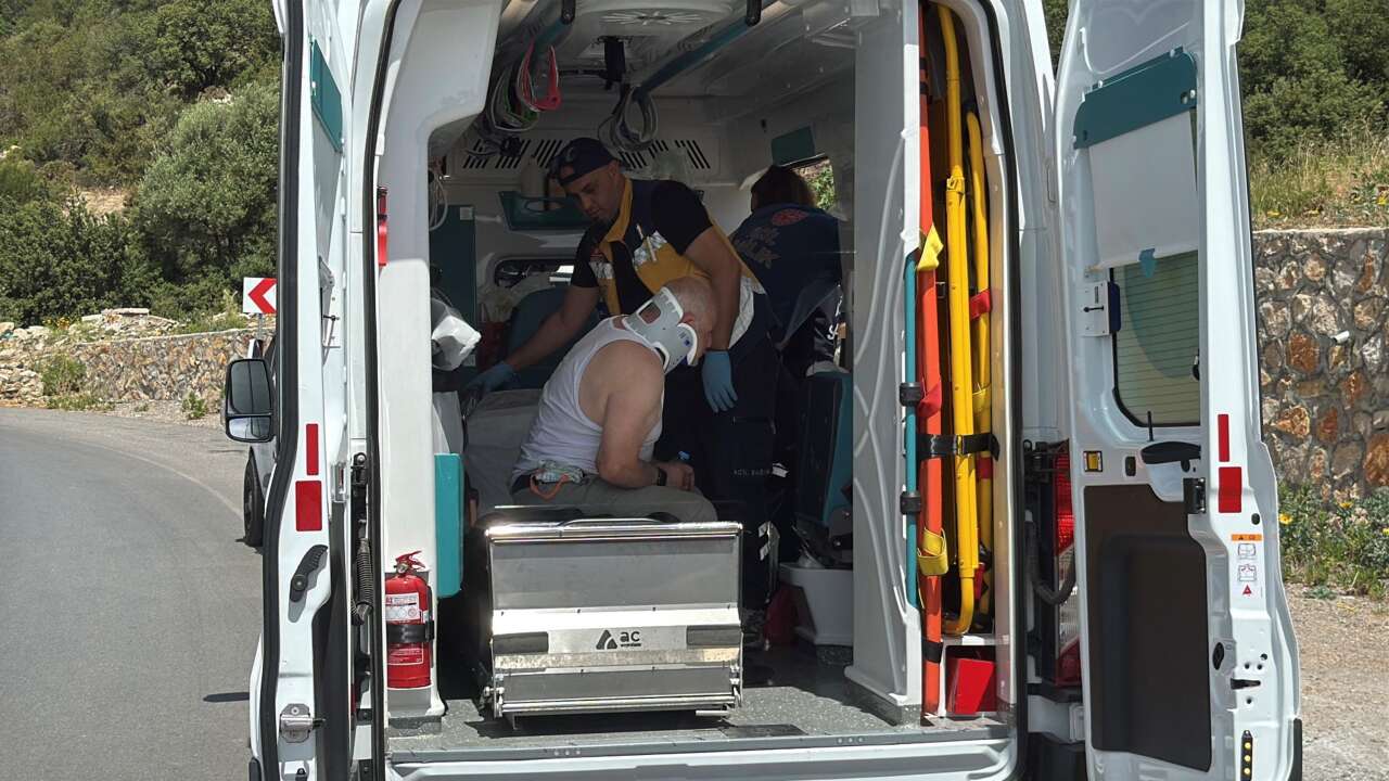 Bariyere giren araç bu hale geldi, sürücü sağ kurtuldu 6