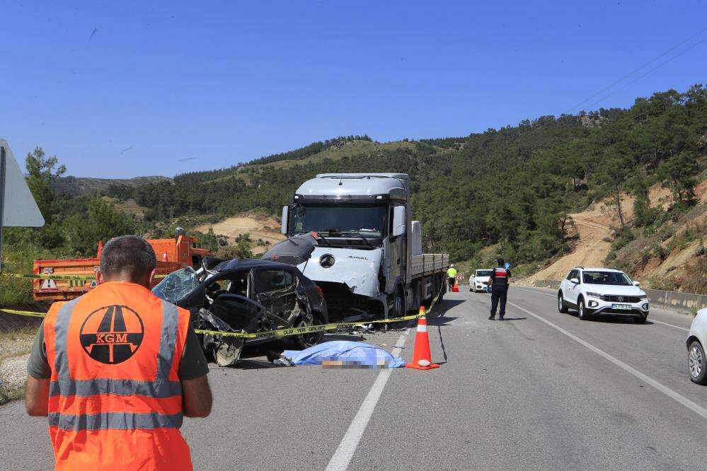 Karı-koca TIR kazasında hayatını kaybetti 1