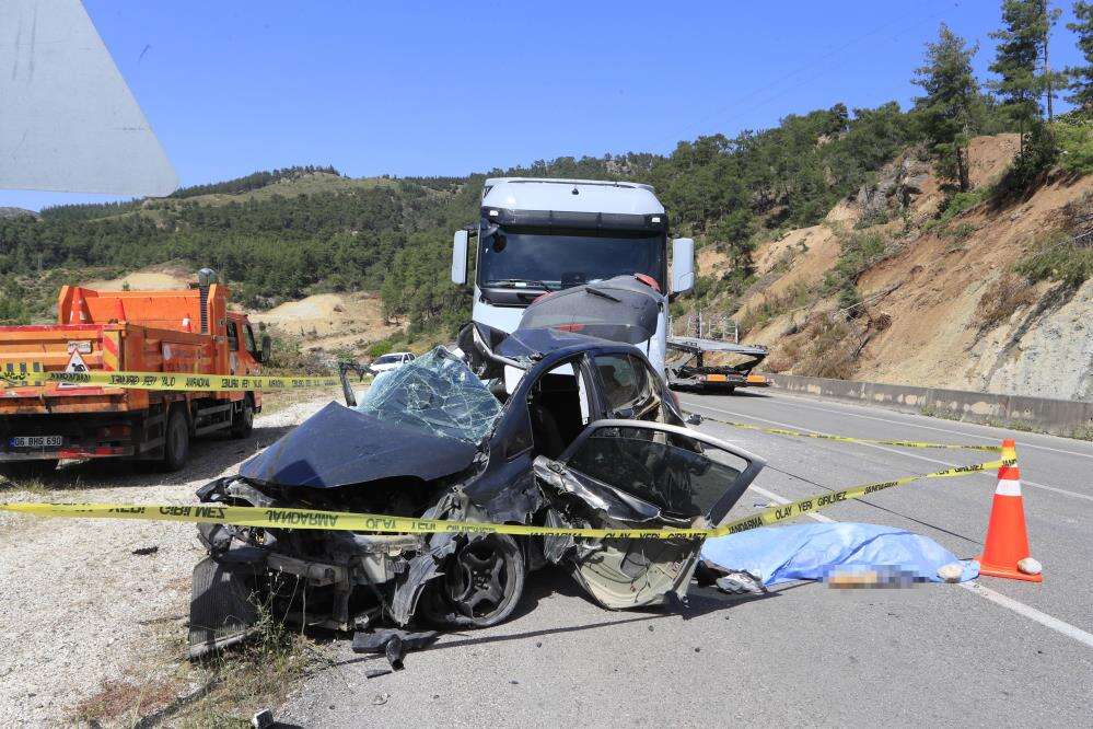 Karı-koca TIR kazasında hayatını kaybetti 2