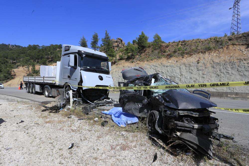 Karı-koca TIR kazasında hayatını kaybetti 4