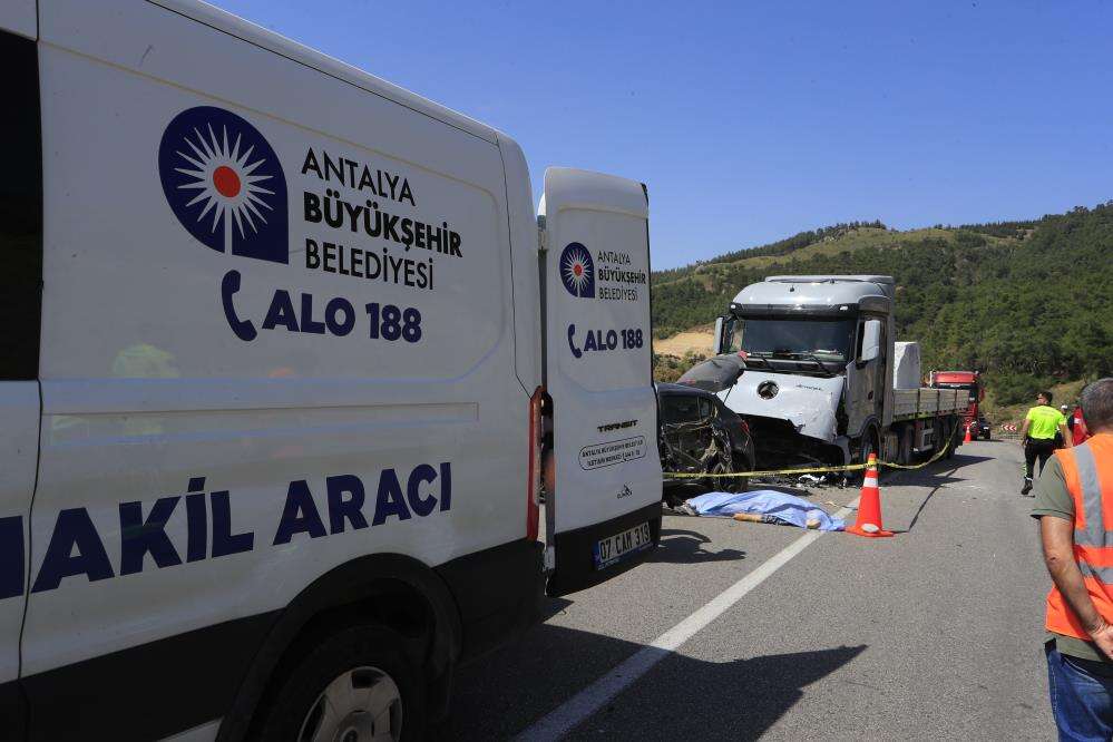 Karı-koca TIR kazasında hayatını kaybetti 3