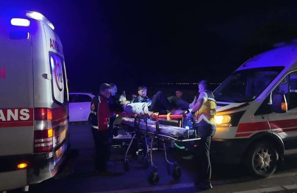 Konya yolunda işçi taşıyan minibüs TIR’a çarptı! Çok sayıda yaralı var 11