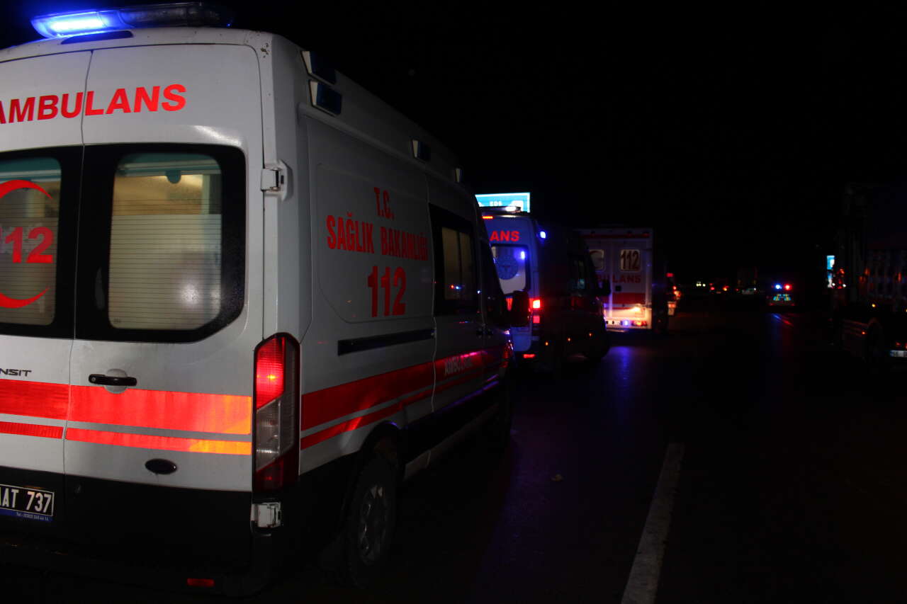 Konya yolunda işçi taşıyan minibüs TIR’a çarptı! Çok sayıda yaralı var 16