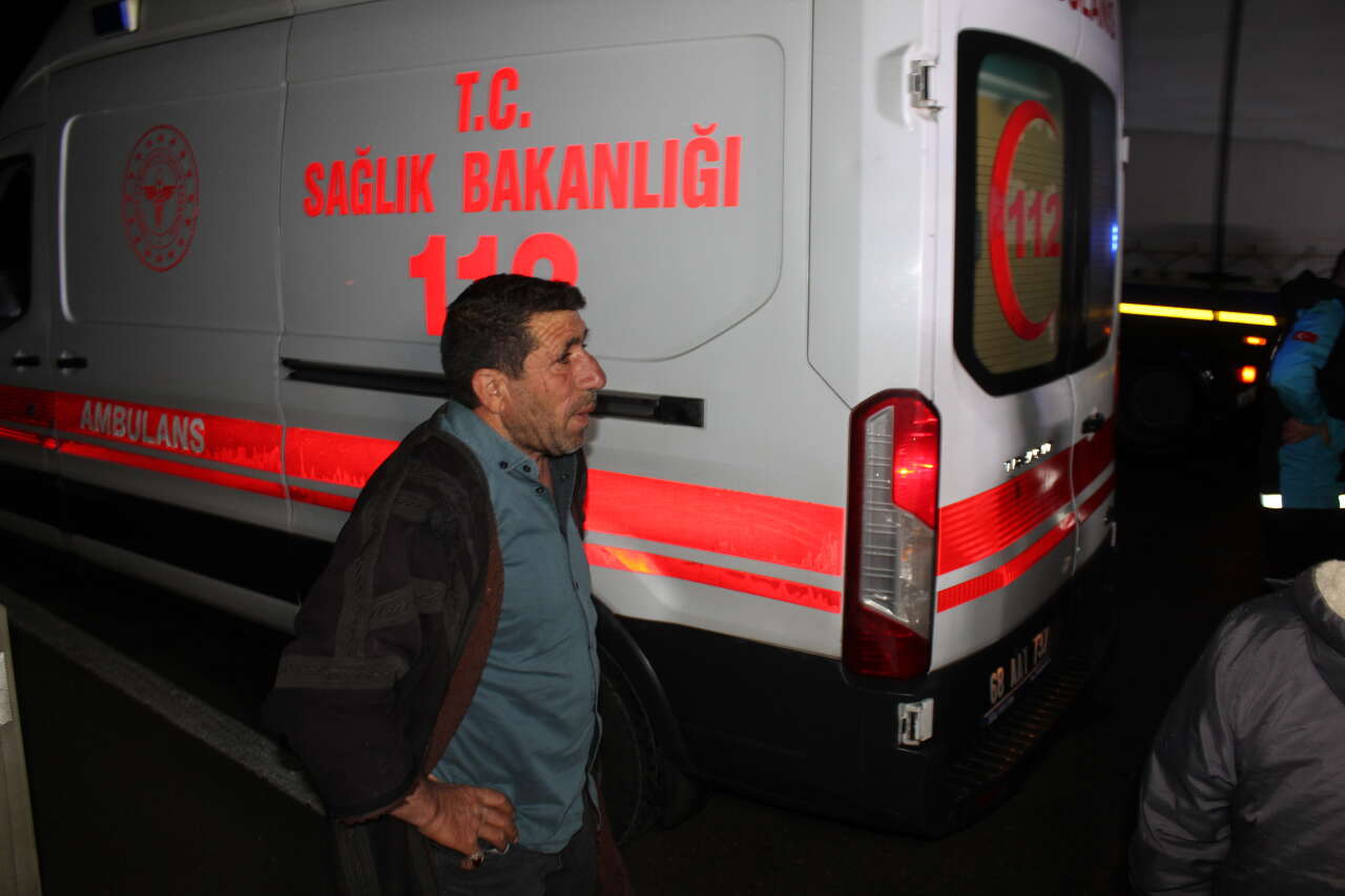 Konya yolunda işçi taşıyan minibüs TIR’a çarptı! Çok sayıda yaralı var 14