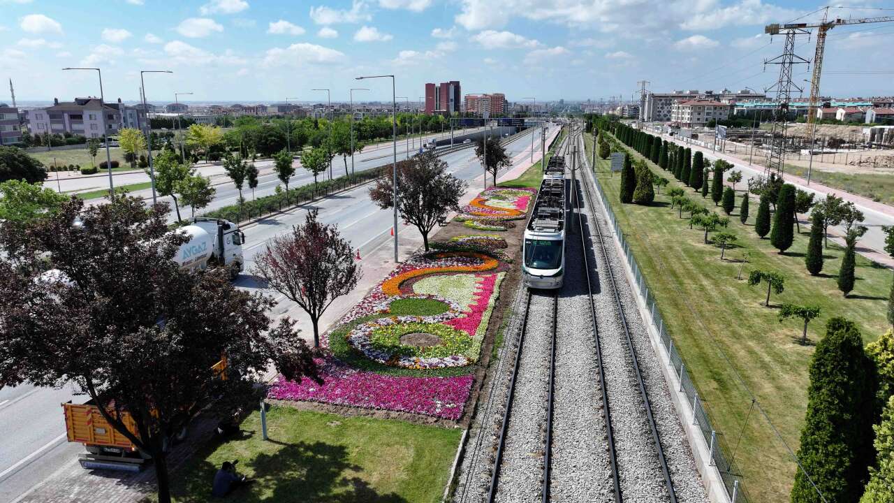 Yaz geldi, Konya dev bir çiçek bahçesine dönüştü 1