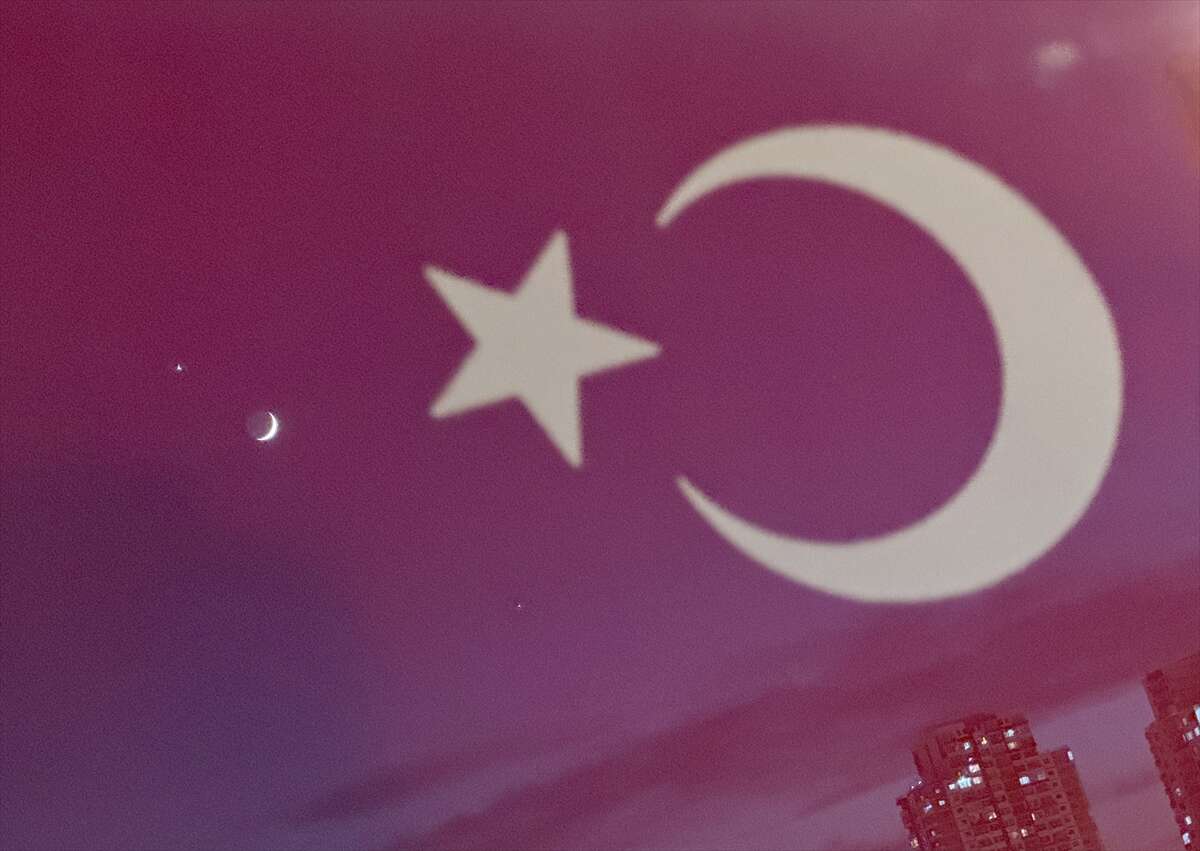 Gökyüzünün en huzurlu imzası! Hilal ve Venüs aynı karede buluştu 25
