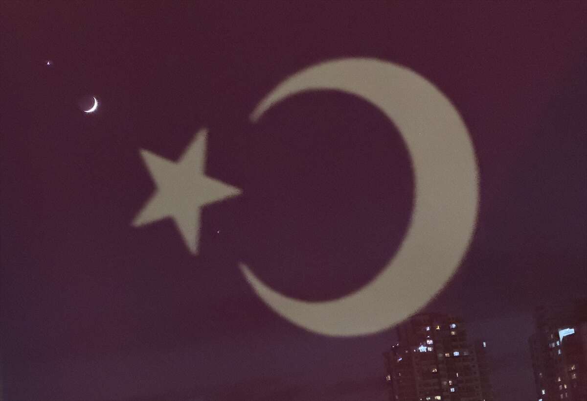 Gökyüzünün en huzurlu imzası! Hilal ve Venüs aynı karede buluştu 27
