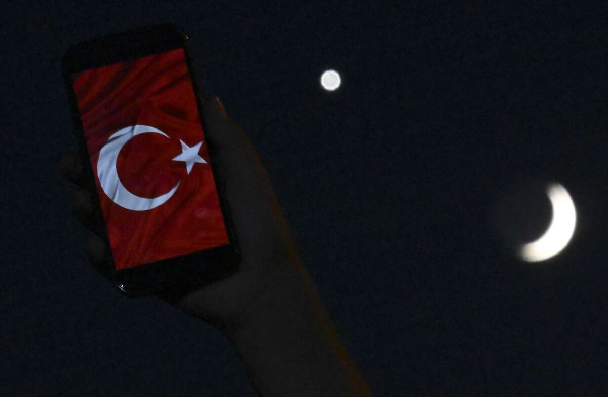Gökyüzünün en huzurlu imzası! Hilal ve Venüs aynı karede buluştu 26