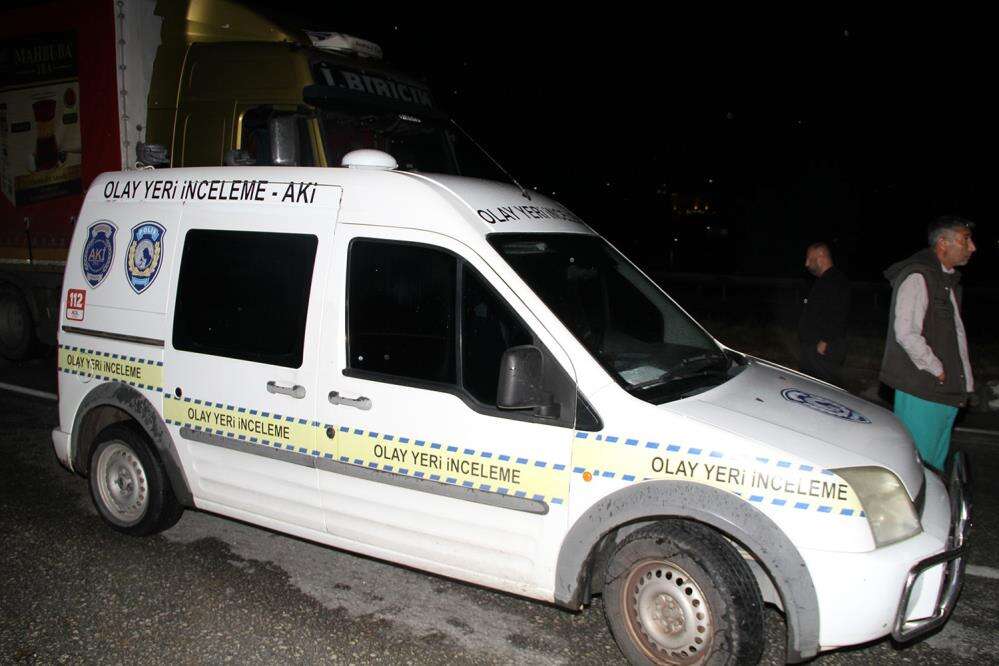 Kula'da TIR’lar ve otomobil birbirine girdi! 2 kişi öldü, 4 kişi yaralandı 10