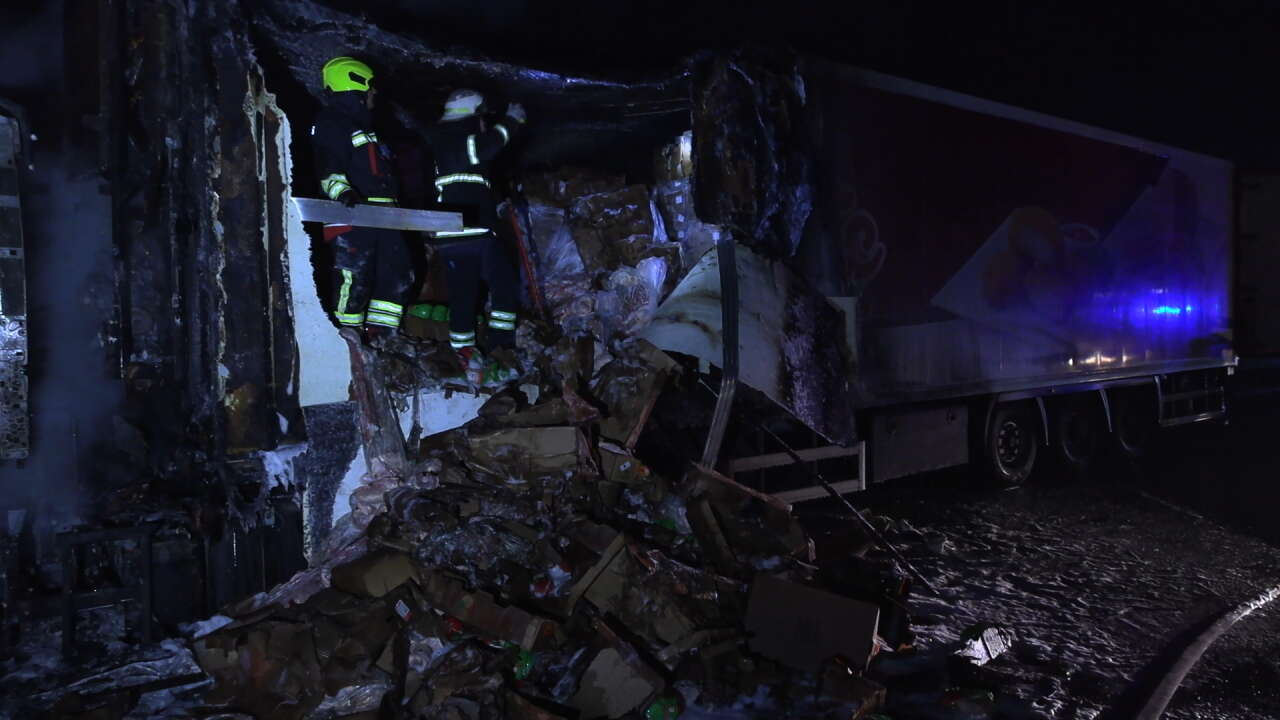 Tavuk yüklü TIR alev alev yandı 7