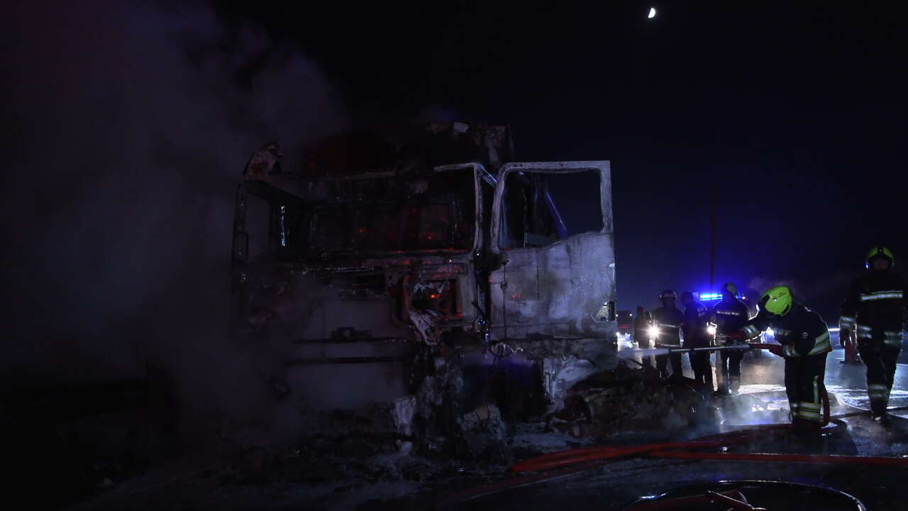 Tavuk yüklü TIR alev alev yandı 12