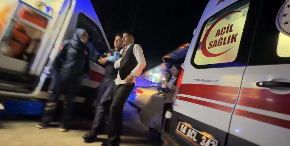 Düğünde gelin ve damat tarafı birbirine girdi! Damat dahil 3 yaralı var 3
