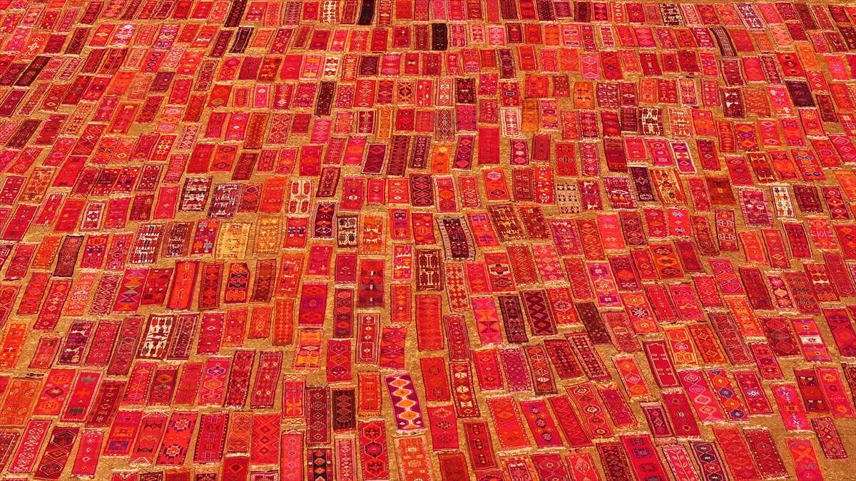 5 bin el dokuması halıyla kaplanan tarlalar görenleri hayran bırakıyor 24