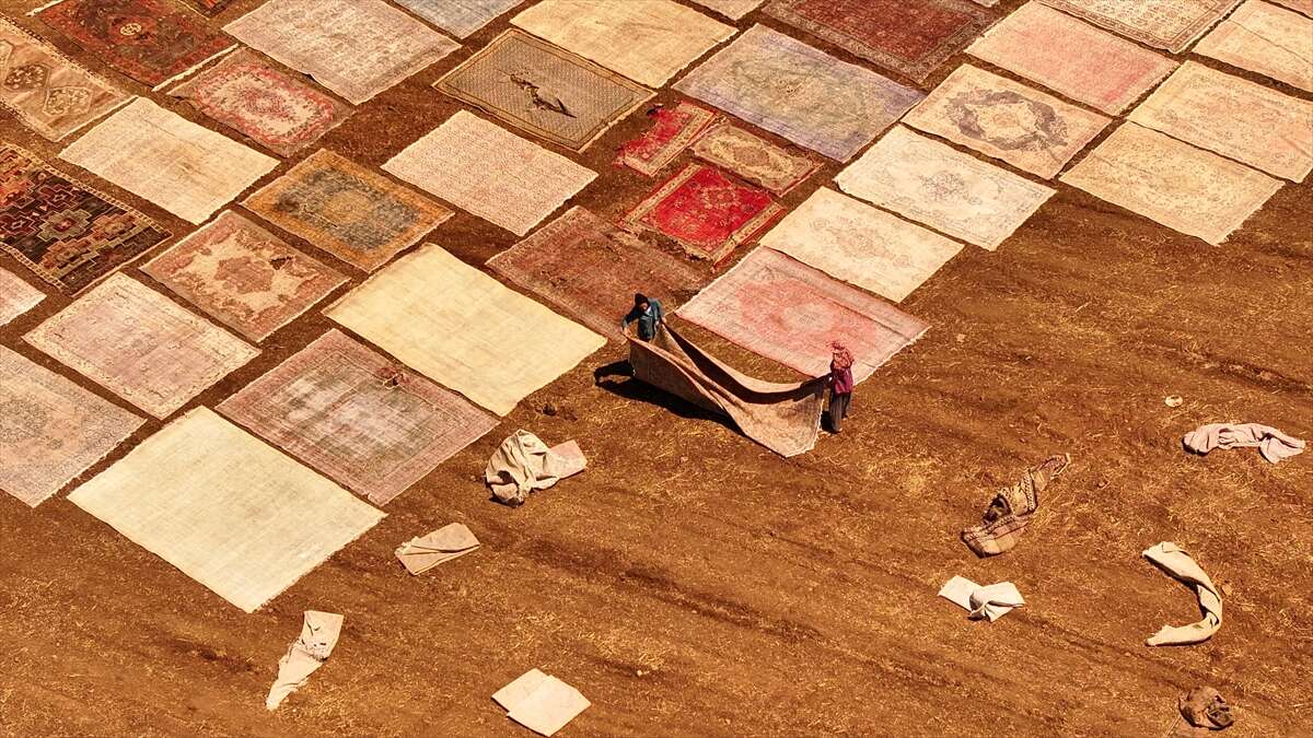 5 bin el dokuması halıyla kaplanan tarlalar görenleri hayran bırakıyor 18