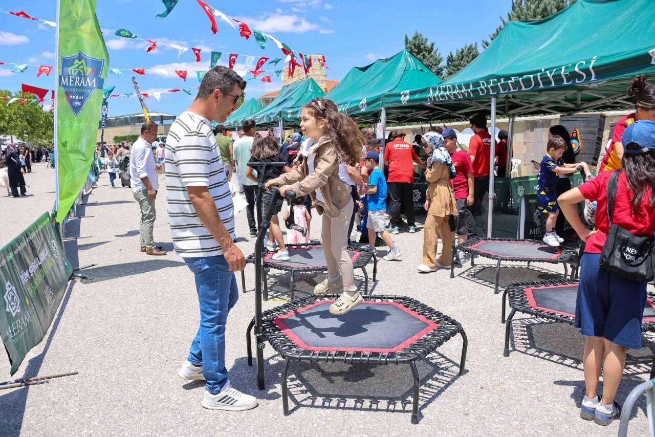 Meram'da karne coşkusu! Binlerce çocuk şenliğe akın etti 10