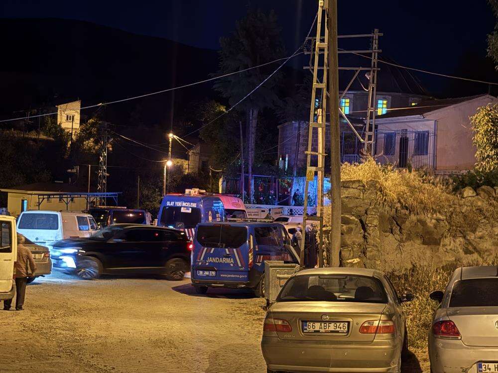 Cami avlusunda bıçaklı saldırı! 2 kişi öldürüldü 10