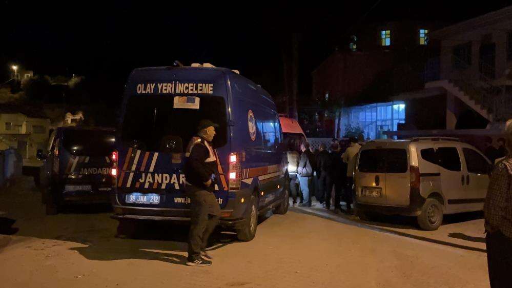 Cami avlusunda bıçaklı saldırı! 2 kişi öldürüldü 11