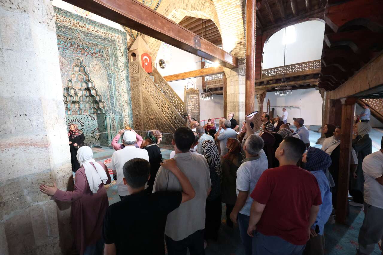 Konya Büyükşehir’den emeklilere ücretsiz kültür turu! İlk gezi tamamlandı 16