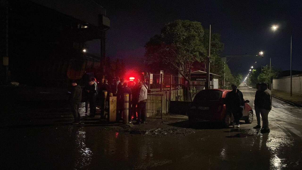 Fabrikada facia! Akıma kapılıp kuyuya düşen 3 işçi hayatını kaybetti 4
