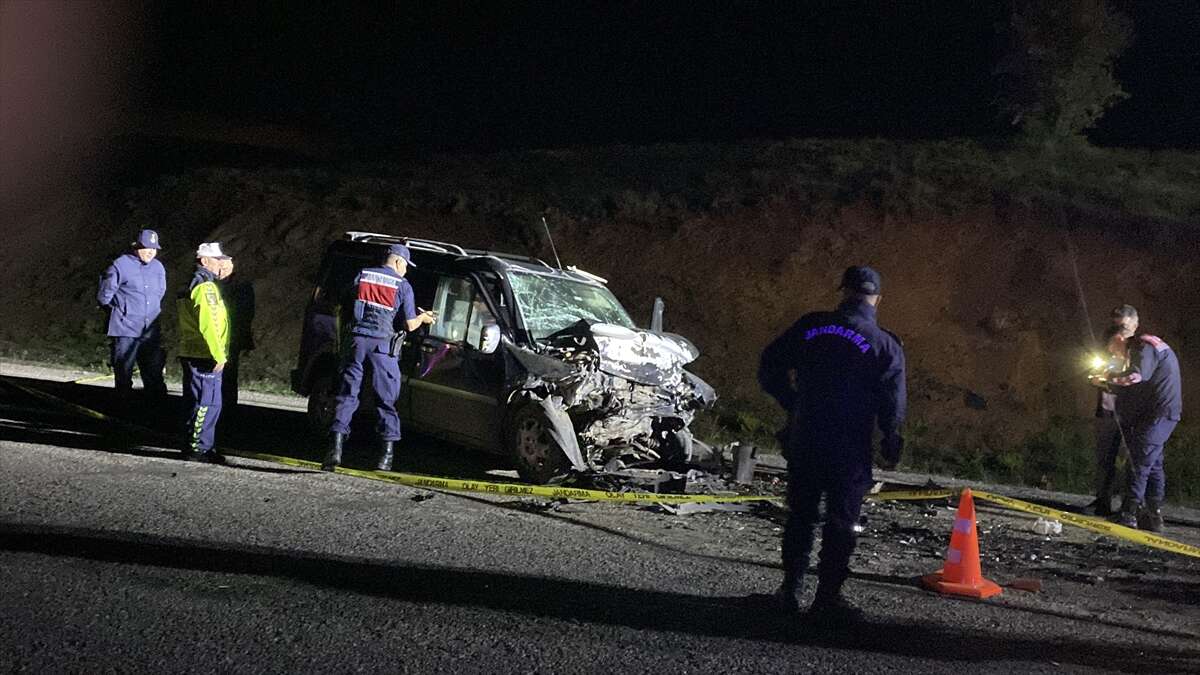 Feci kazada bir aile yok oldu! 3 ölü, 2 yaralı var 13