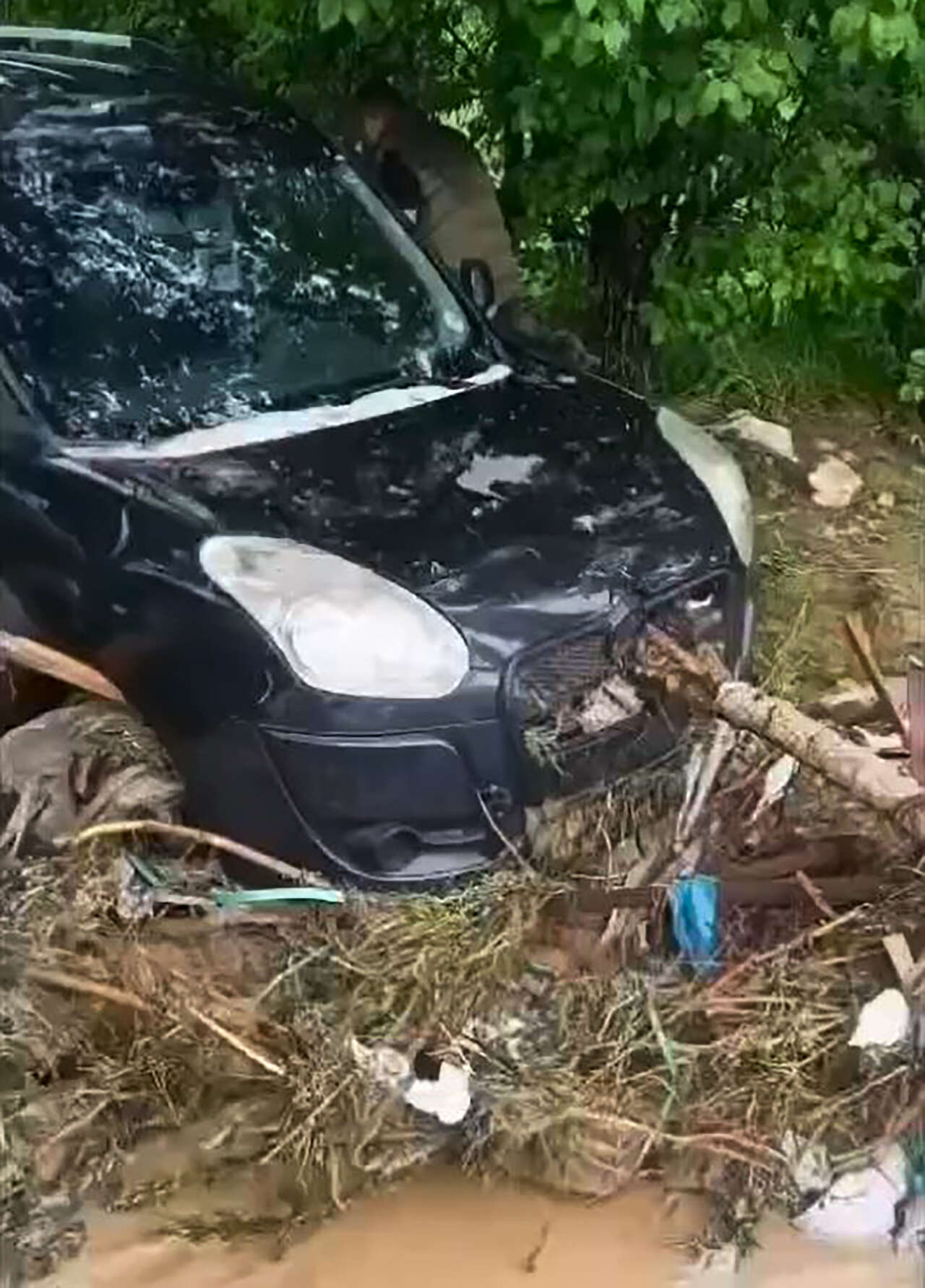Sel felaketi yaşanan ilimizde araçlar suya kapıldı, can kaybı var 7