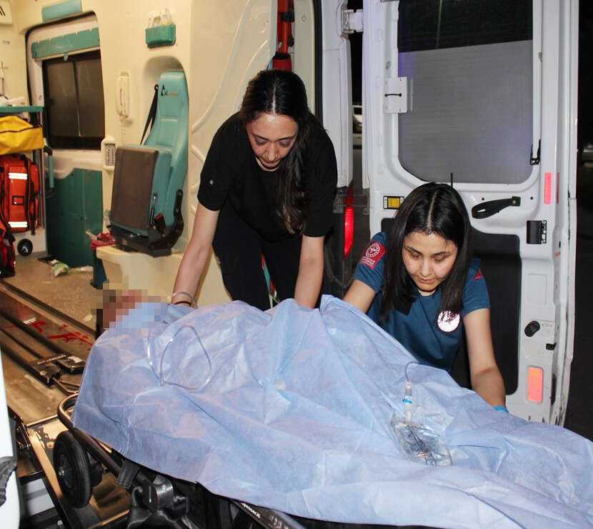 Arkadaşlarıyla parkta saldırıya uğradı! Önce biber gazı, sonra bıçakla saldırdı 3
