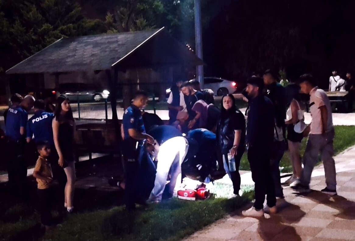 Arkadaşlarıyla parkta saldırıya uğradı! Önce biber gazı, sonra bıçakla saldırdı 5
