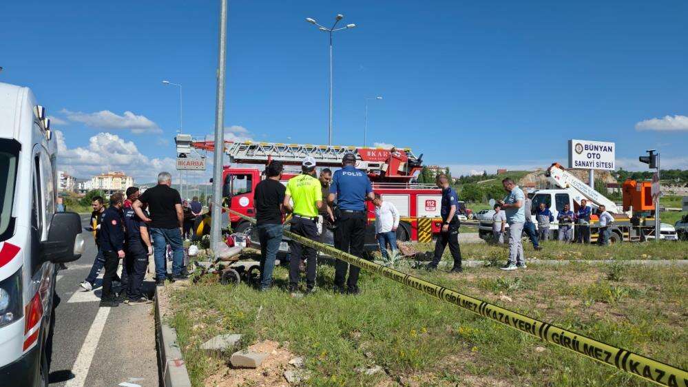 İki otomobil çarpıştı! 3 ölü, 5 yaralı var 9