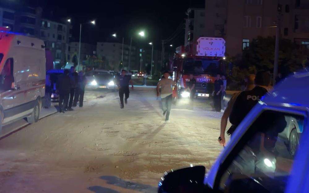 Ambulans kapısından fırlayıp kameramana böyle saldırdı 5