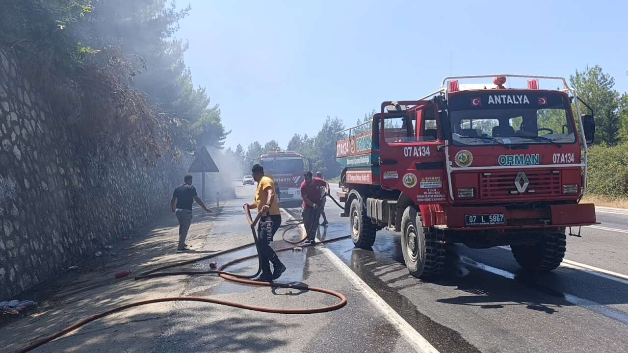 Tatilden dönen Konyalı ailenin otomobili alev alev yandı! Faciadan kıl payı kurtuldular 11