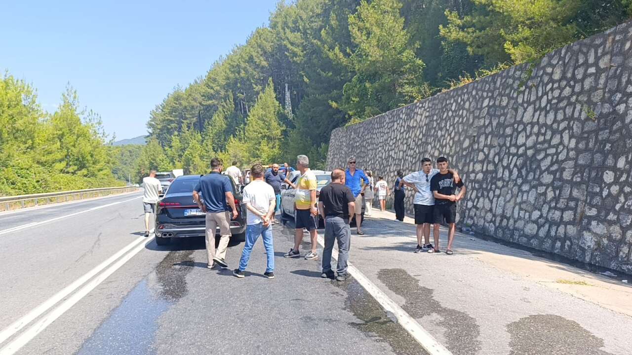 Tatilden dönen Konyalı ailenin otomobili alev alev yandı! Faciadan kıl payı kurtuldular 10